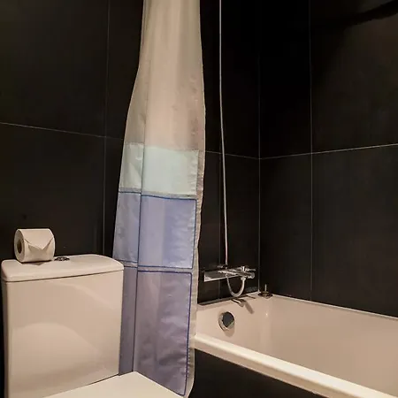 B04 - Luxury 2 Bed W Terrace Pool * Lagos