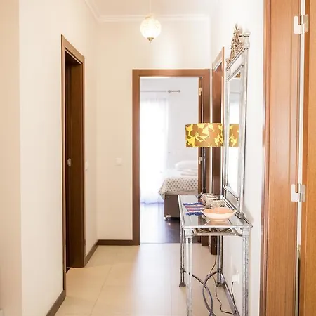 B04 - Luxury 2 Bed W Terrace Pool * Lagos