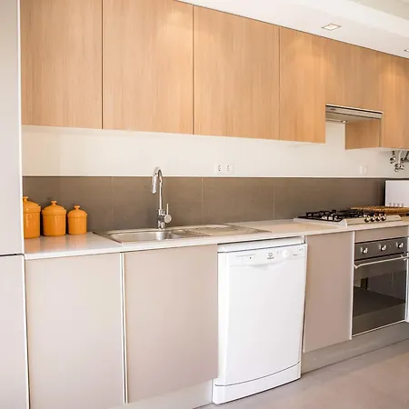 B04 - Luxury 2 Bed W Terrace Pool Lagos