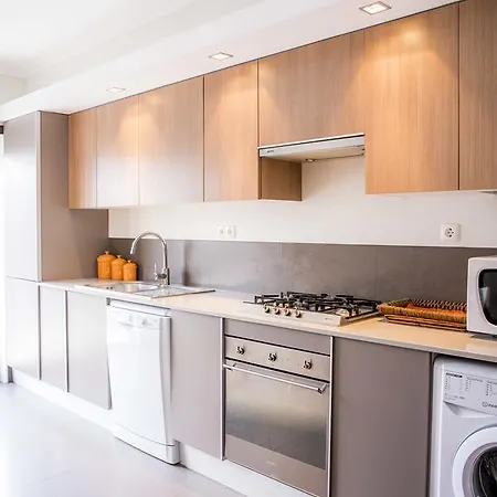 B04 - Luxury 2 Bed W Terrace Pool Apartment *
