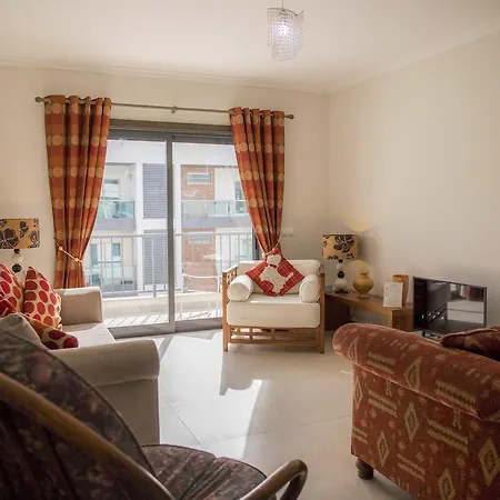 B04 - Luxury 2 Bed W Terrace Pool Apartment
