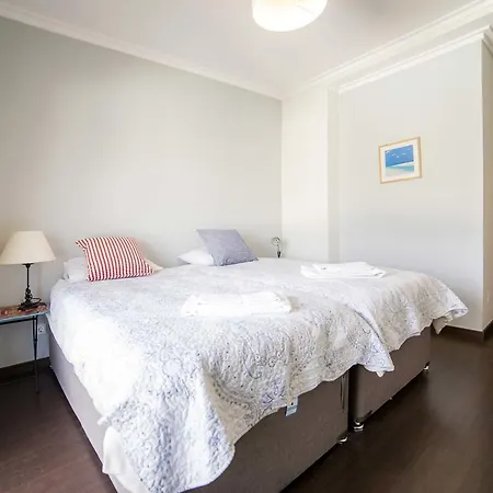 B04 - Luxury 2 Bed W Terrace Pool Apartment Lagos