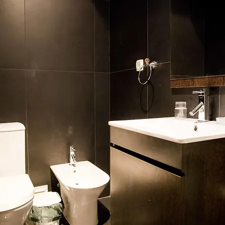 B04 - Luxury 2 Bed W Terrace Pool Apartment Lagos