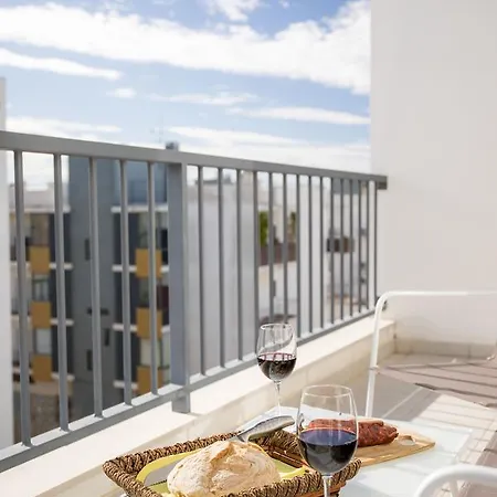 B04 - Luxury 2 Bed W Terrace Pool Lagos
