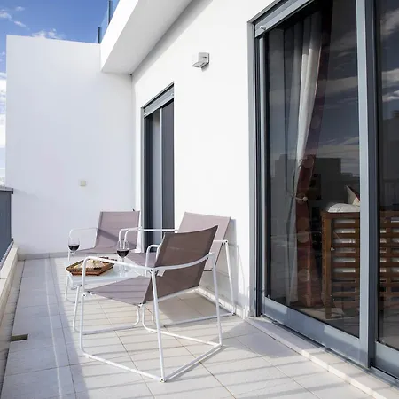 B04 - Luxury 2 Bed W Terrace Pool