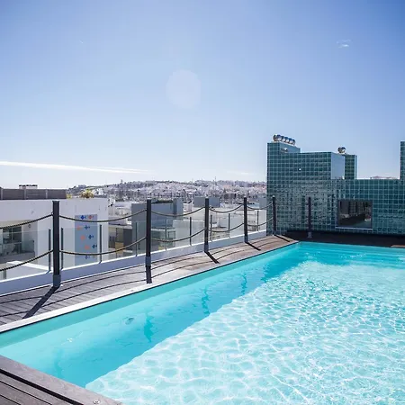 B04 - Luxury 2 Bed W Terrace Pool * Lagos