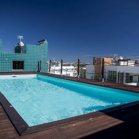 B04 - Luxury 2 Bed W Terrace Pool *
