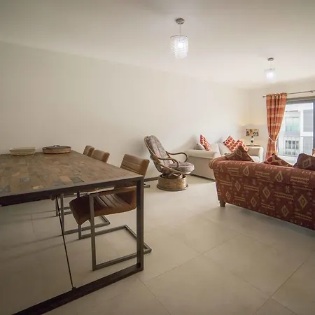 B04 - Luxury 2 Bed W Terrace Pool *