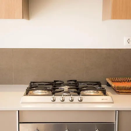 B04 - Luxury 2 Bed W Terrace Pool