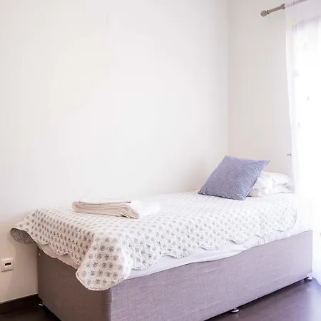 B04 - Luxury 2 Bed W Terrace Pool Apartment Lagos