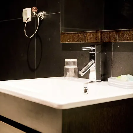 Διαμέρισμα B04 - Luxury 2 Bed W Terrace Pool