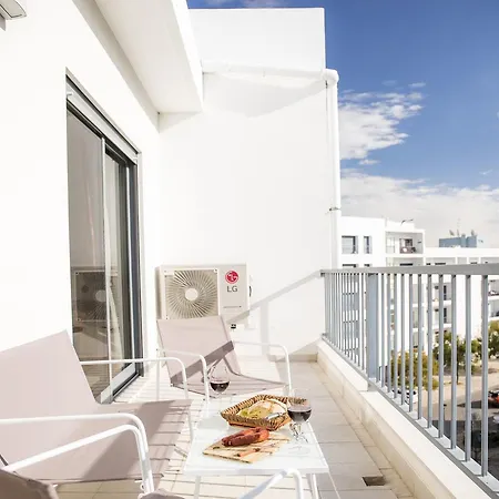 B04 - Luxury 2 Bed W Terrace Pool Διαμέρισμα *