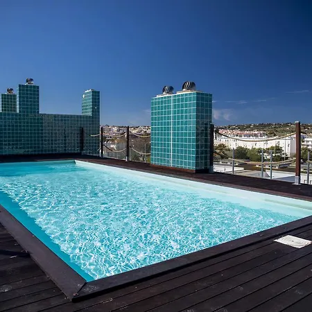B04 - Luxury 2 Bed W Terrace Pool